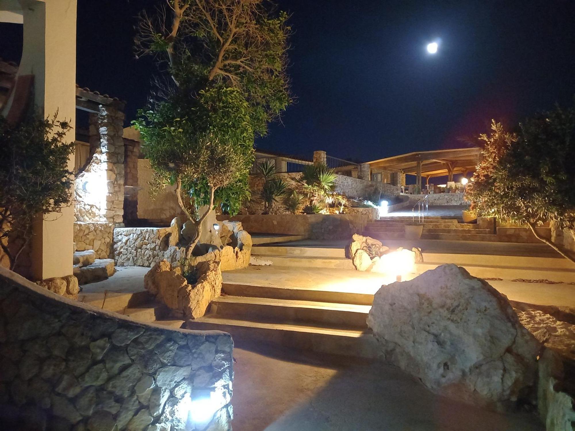Punta Sottile A 2 Passi Dalla Di Cala Francese *